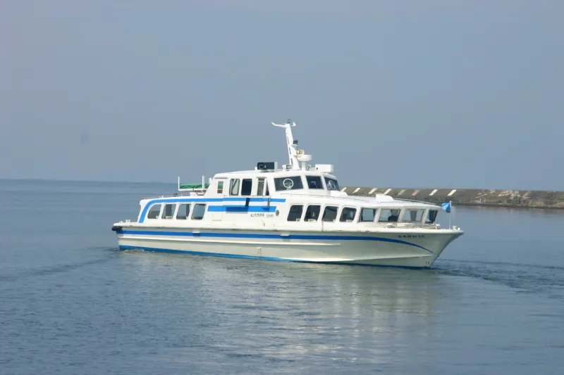 多景島を結ぶ観光船
