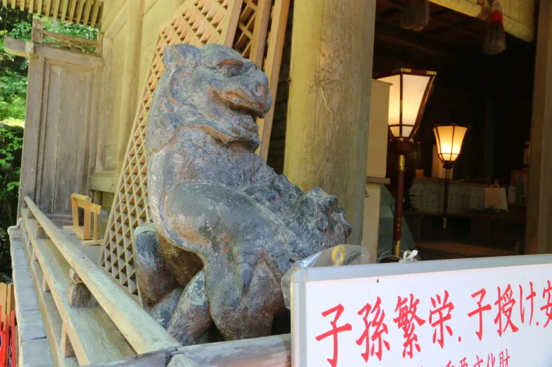 国の重要文化財に指定される鎌倉時代に石で造られた狛犬