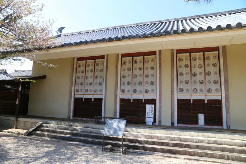 国の重要文化財に指定される仏像が安置されている講堂