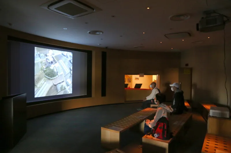 藤ノ木古墳の歴史や発掘を解説する映像ホール