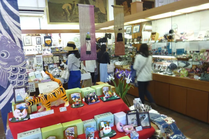 岡山県の伝統工芸品を販売するアイビーショップ 