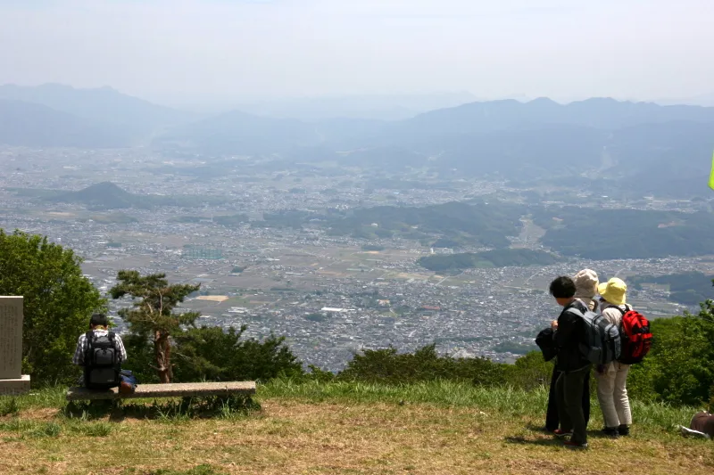 葛城山の山頂から眺める眼下に広がる奈良県側の景色 