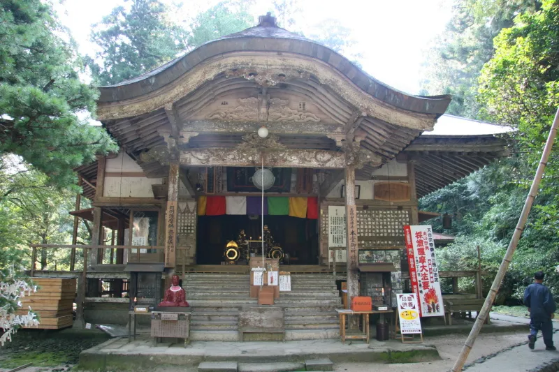 江戸時代に建てられた三佛寺の本堂 