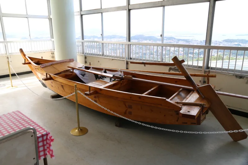 かつて関門海峡で漁を行っていた伝馬船の展示コーナー 