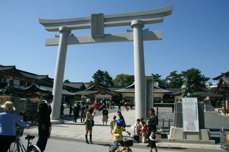 初詣でも有名となっている本丸にある広島護国神社 