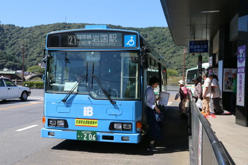 岩国駅を始め、各所を結んでいるバス乗り場 