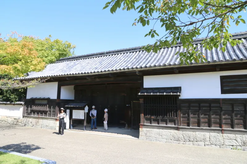 １６９３年に建立したと伝わる香川家長屋門（外観見学） 