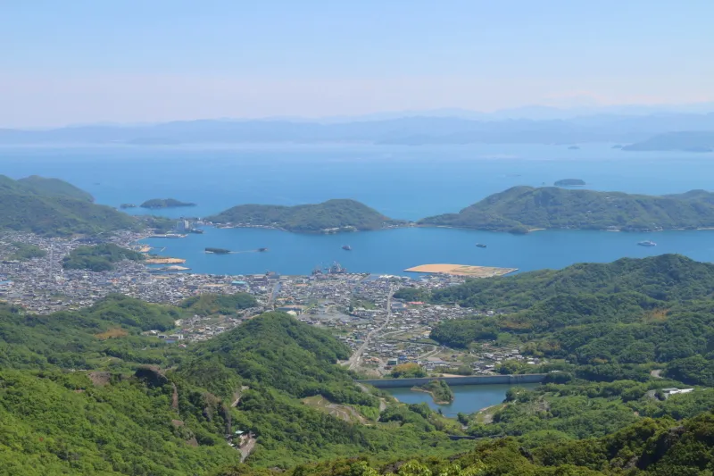 小豆島の町並みを始め、青い瀬戸内海や島々を一望 