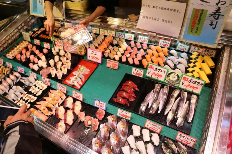 にぎり寿司は魚の種類が多く、価格も良心的 