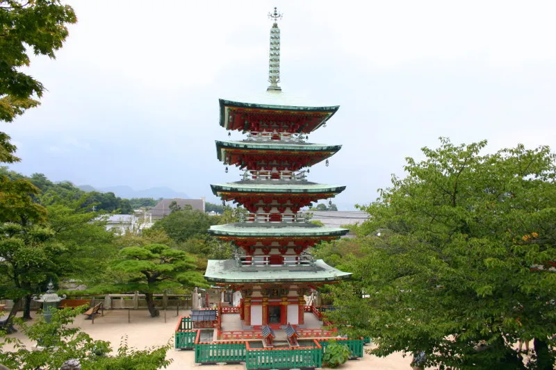奈良の室生寺五重塔を原作とした五重塔 