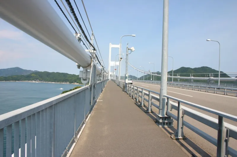 幅１．５ｍほどある来島海峡大橋の自転車道 