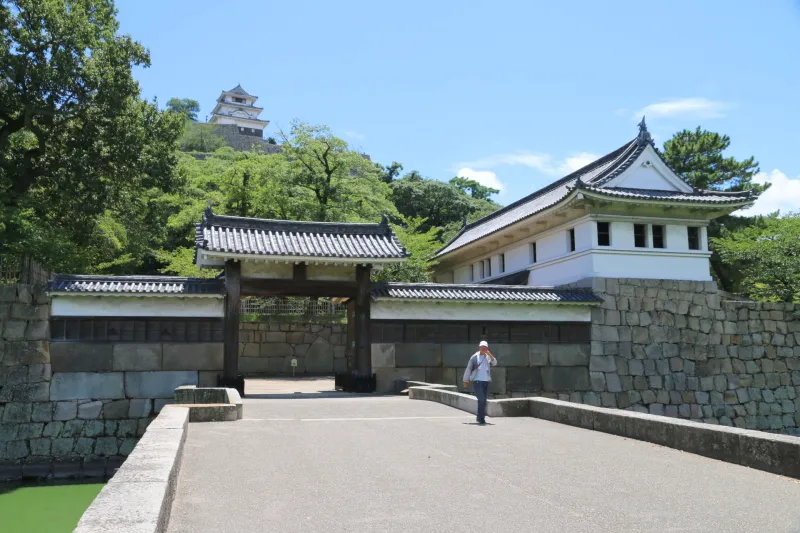 亀山公園の入口となっている大手二の門 