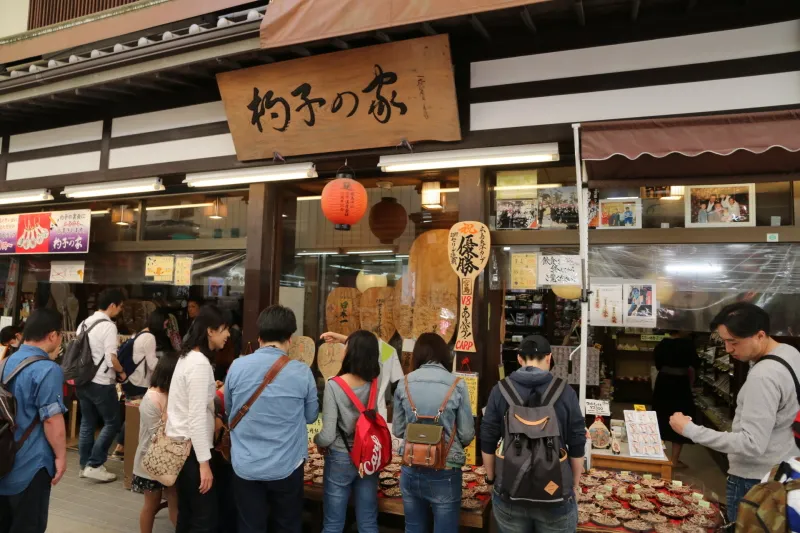 杓子ストラップが人気となっている宮島杓子の専門店「杓子の家」 