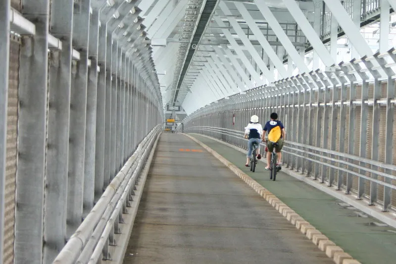 それぞれの橋には特徴があり、人気のサイクリングロード 