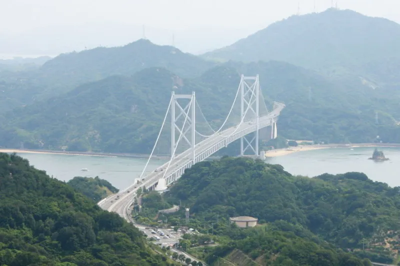 山頂から東方向に見える因島大橋 