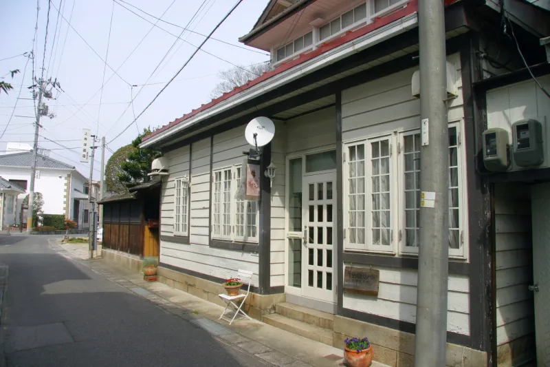旧牛窓郵便局の建物を利用した喫茶店・牛転（うしまろび） 