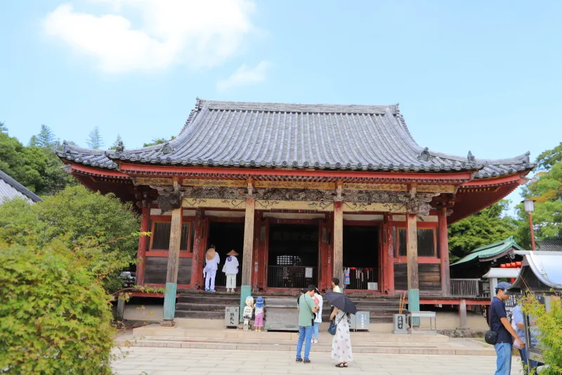 国の重要文化財に指定されている鎌倉時代に建築された本堂 