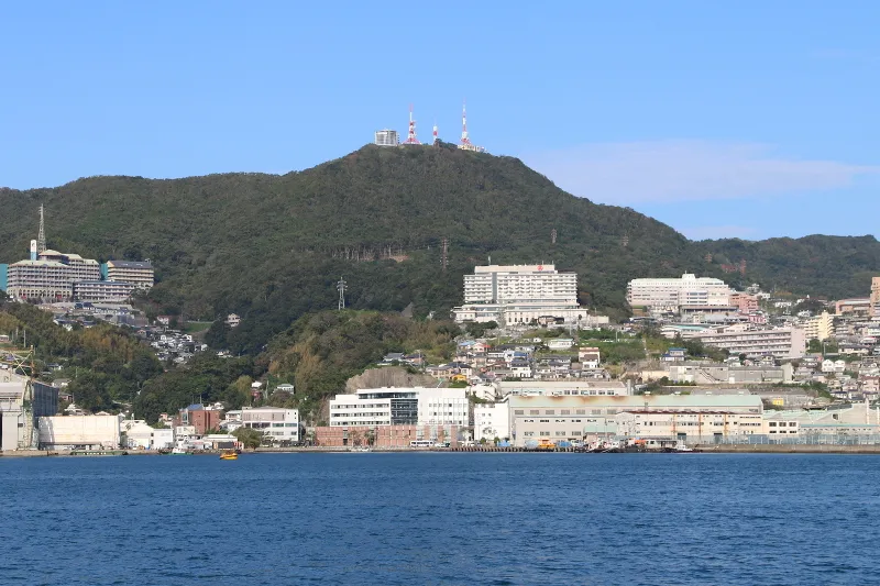 長崎市内から眺める標高３３３ｍの稲佐山 