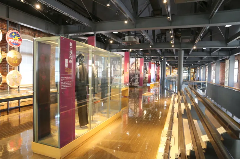 鉄道の歴史や車両など様々な展示を行う館内の様子 