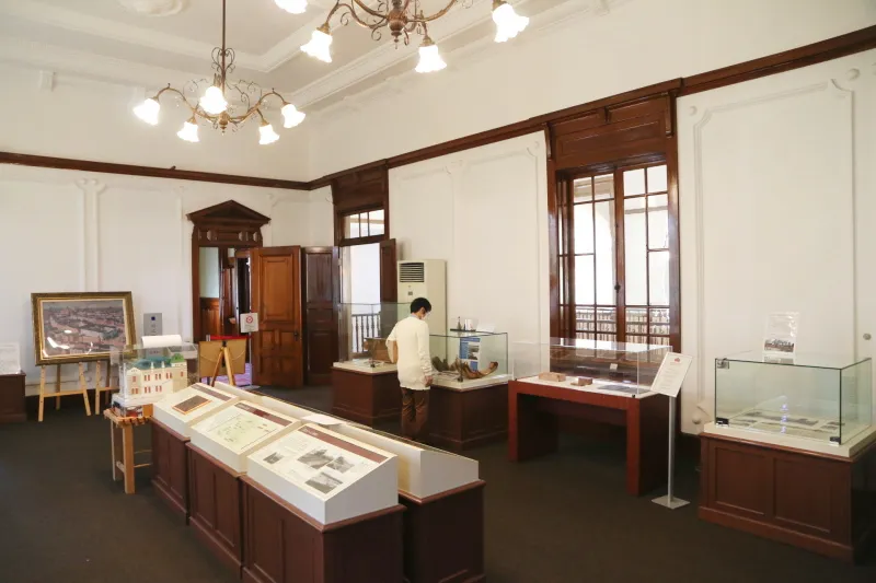 唐津銀行の歴史を紹介する常設展示室 