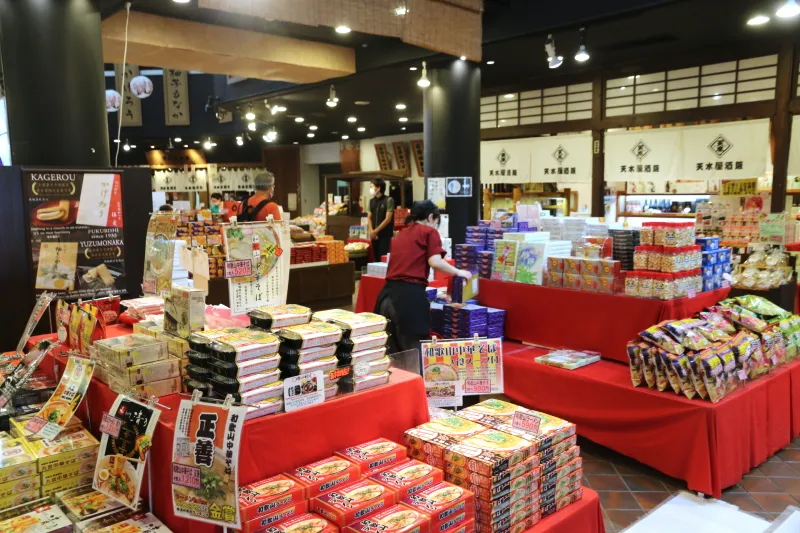 和歌山の特産品や銘菓など販売する、お土産ショップ 
