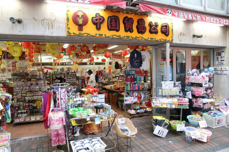 中国の珍しい商品が色々と並ぶ雑貨店「中国貿易公司」 