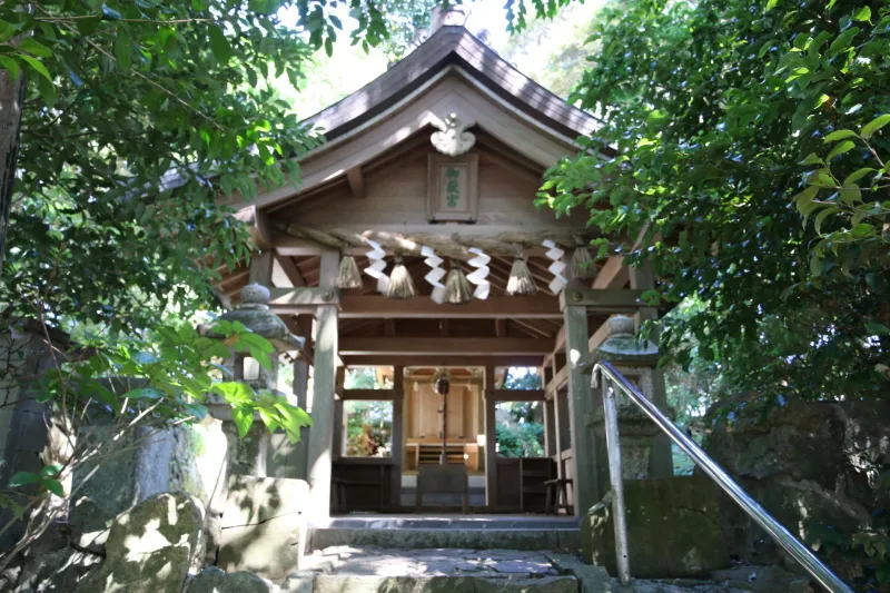かつて古代祭祀が行われた場所に立てられている御嶽神社 