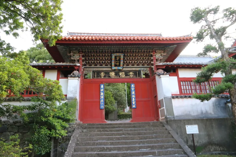 １６４４年に建てられた国宝に指定される第一峰門 