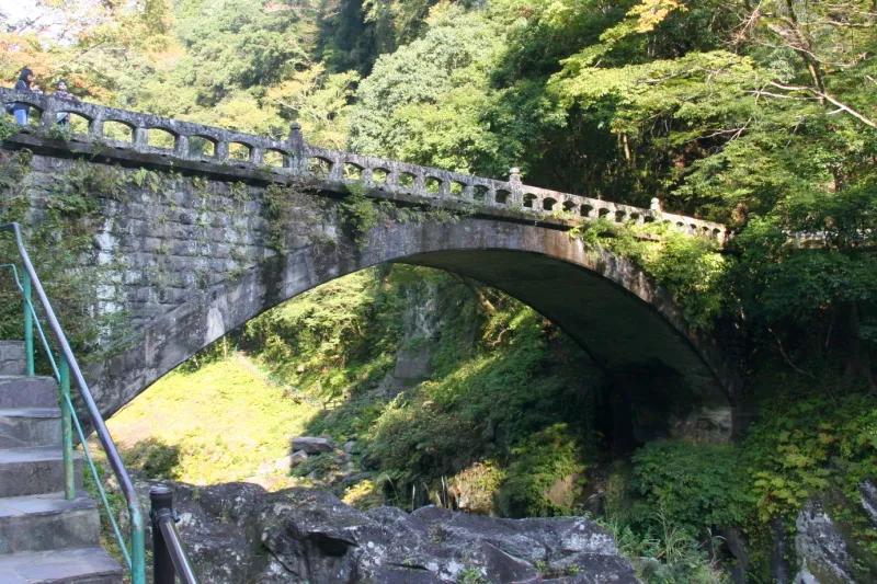 １９４７年に建設された歴史ある石橋 