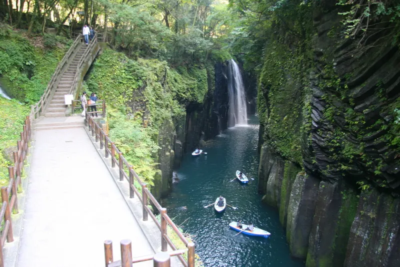 遊歩道から眺める日本の滝百選「真名井の滝」 