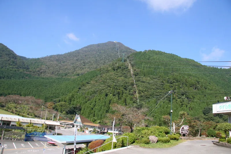 鶴見岳の山頂が目の前に見える展望の良いロケーション 