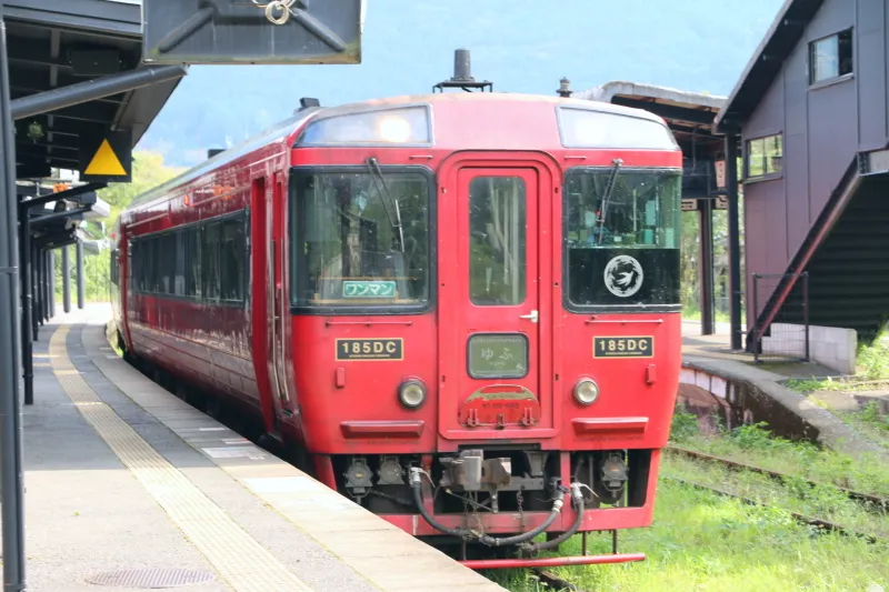 博多駅と別府駅の間を運行する特急「ゆふ」 