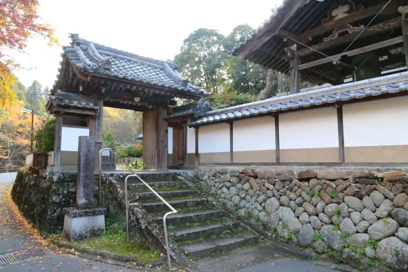 １０００年以上前に創建し、弘法大師が建てた伝説も残る大野寺 