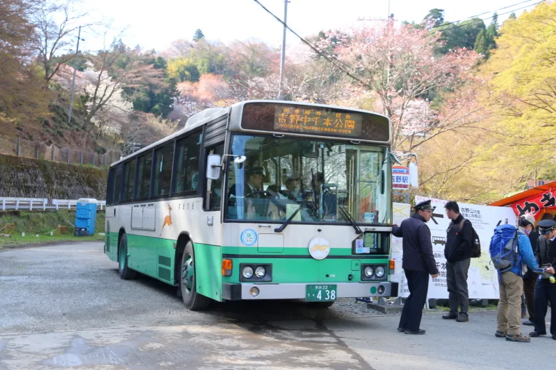 桜シーズンのみ運行されている中千本公園行きの臨時バス 